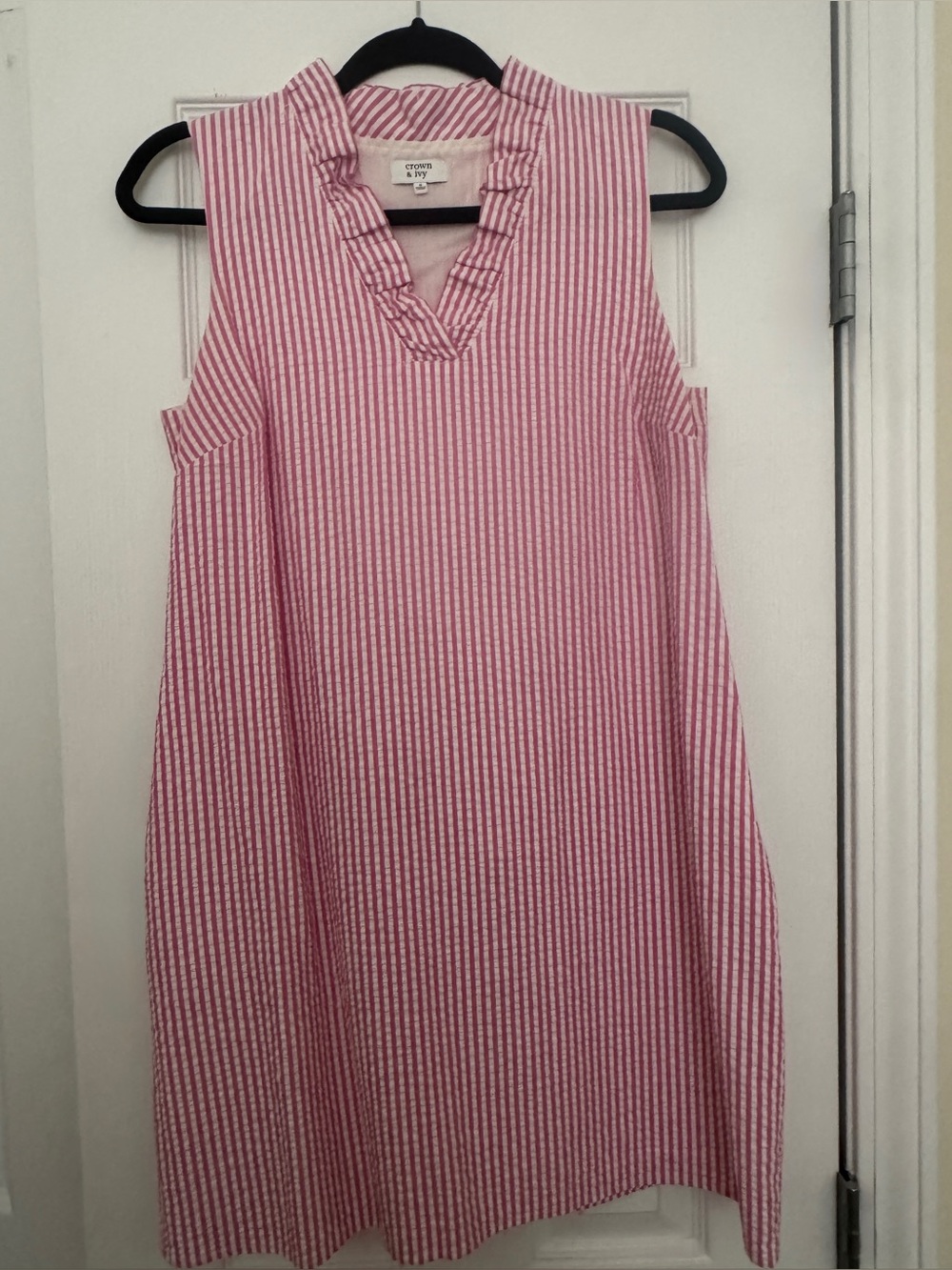Crown & Ivy Pink Striped Sleeveless Seersucker Dress with pockets/side zipper.
